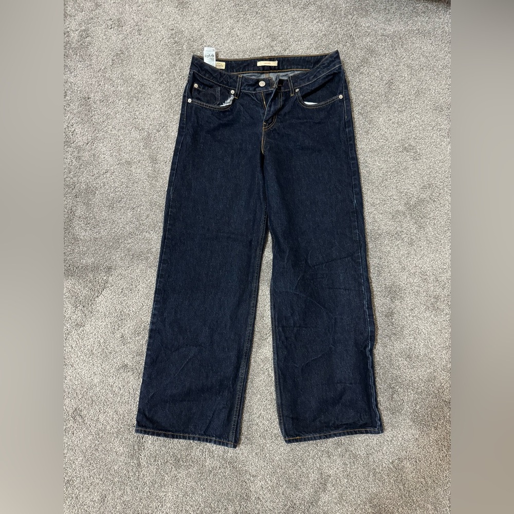 Levi’s Low Loose Jeans in Dark Wash - Size 28